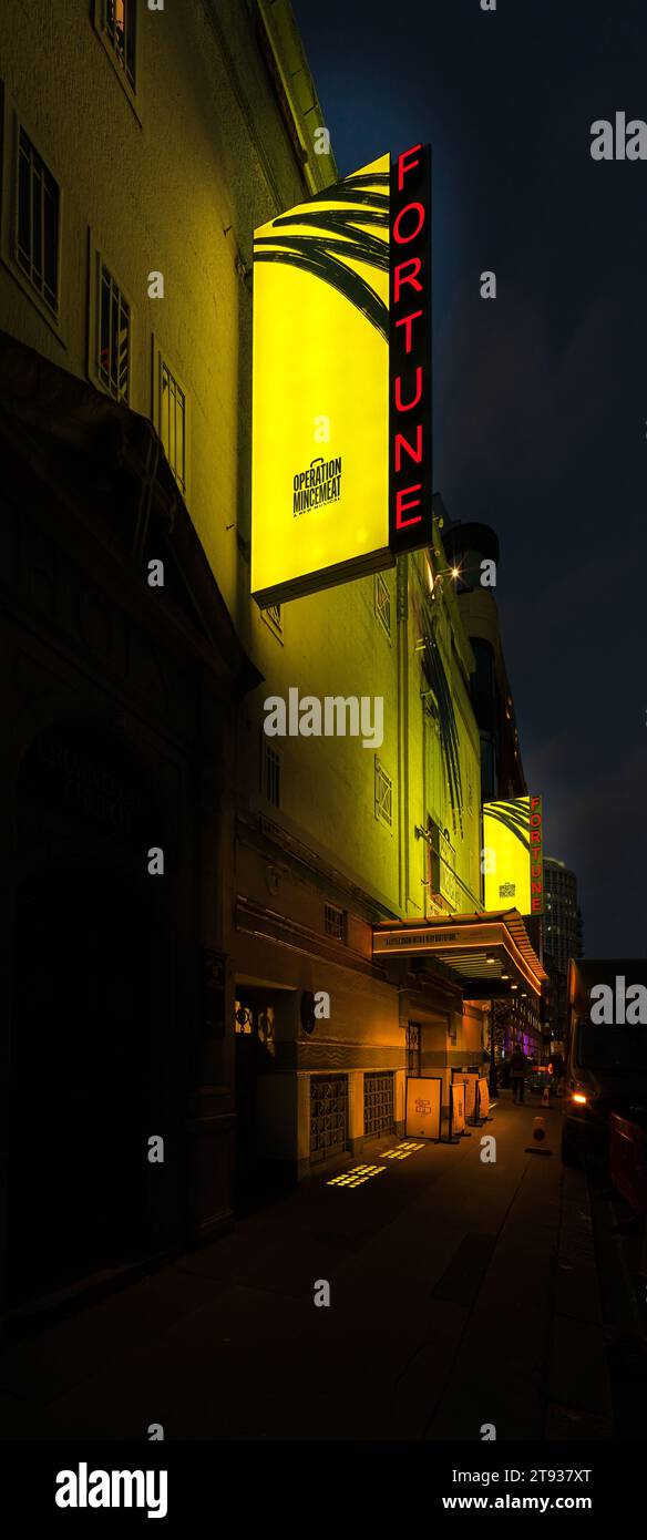 Operation Mincemeat, ein Musical im Fortune Theatre, London, England, bei Nacht. Stockfoto