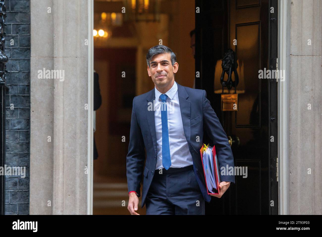 London, England, Großbritannien. November 2023. Der britische Premierminister RISHI SUNAK verlässt die Downing Street 10 vor den Fragen des Premierministers. (Kreditbild: © Tayfun Salci/ZUMA Press Wire) NUR REDAKTIONELLE VERWENDUNG! Nicht für kommerzielle ZWECKE! Stockfoto