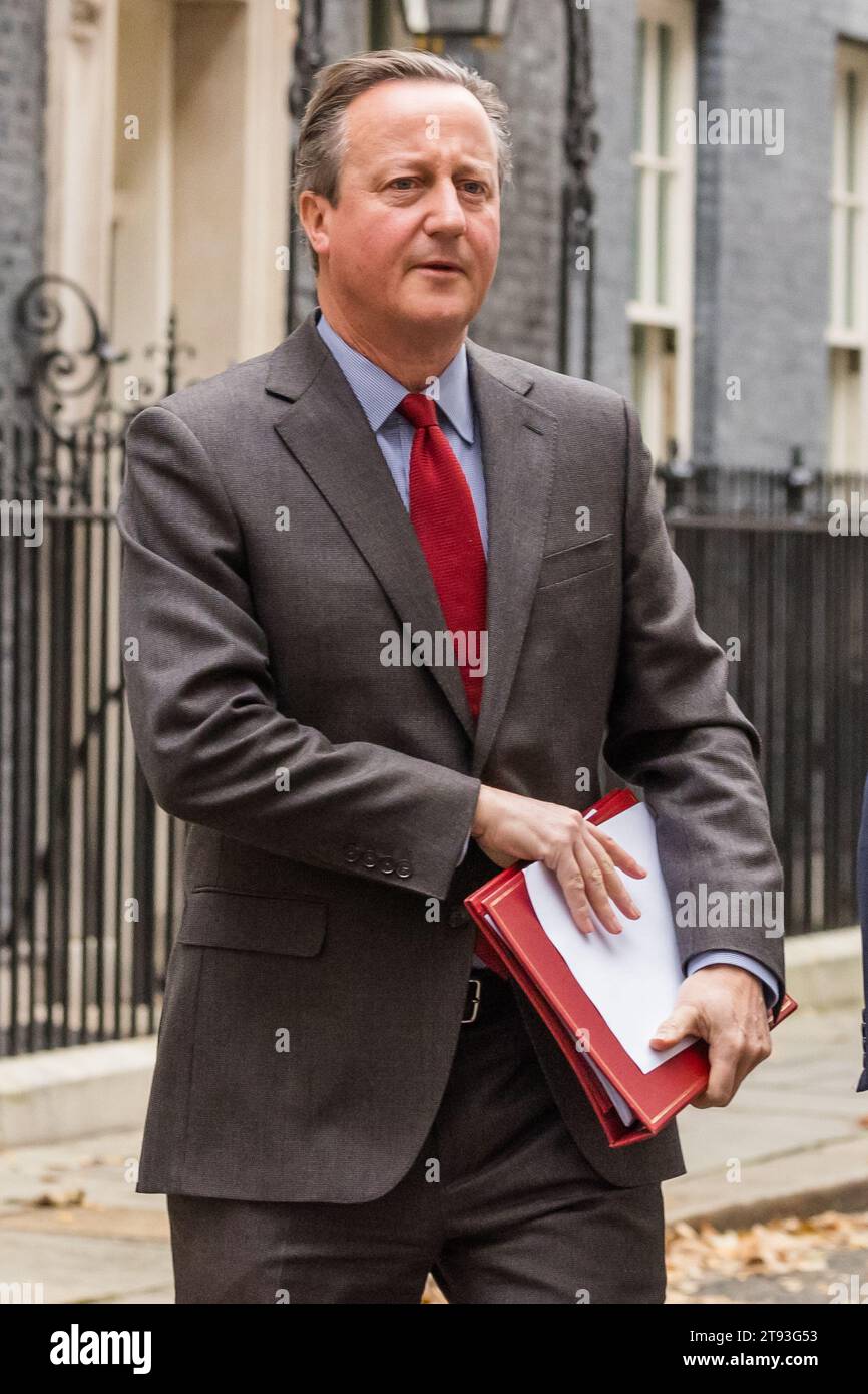 Downing Street, London, Großbritannien. November 2023. David Cameron, Minister für auswärtige Angelegenheiten, Commonwealth und Entwicklung, nimmt an der wöchentlichen Kabinettssitzung in der Downing Street 10 Teil. Foto: Amanda Rose/Alamy Live News Stockfoto