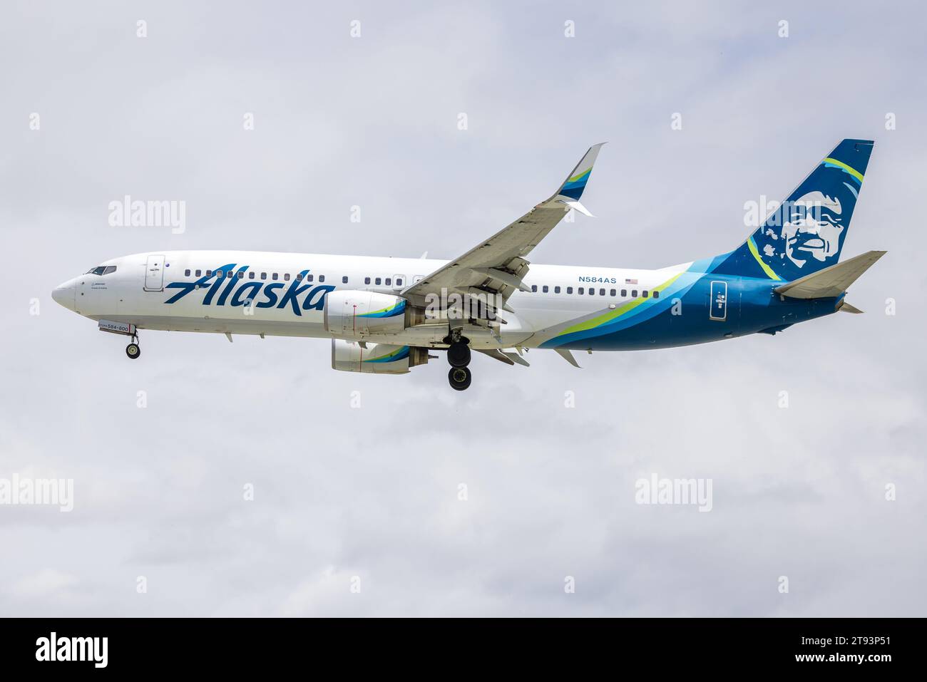 N584AS Alaska Airlines Boeing 737-890(BCF)(WL) Landung in Palm Springs (PSP/KPSP) Stockfoto