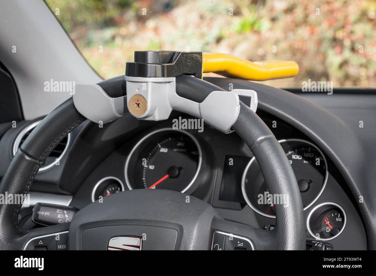 Car lock steering -Fotos und -Bildmaterial in hoher Auflösung – Alamy