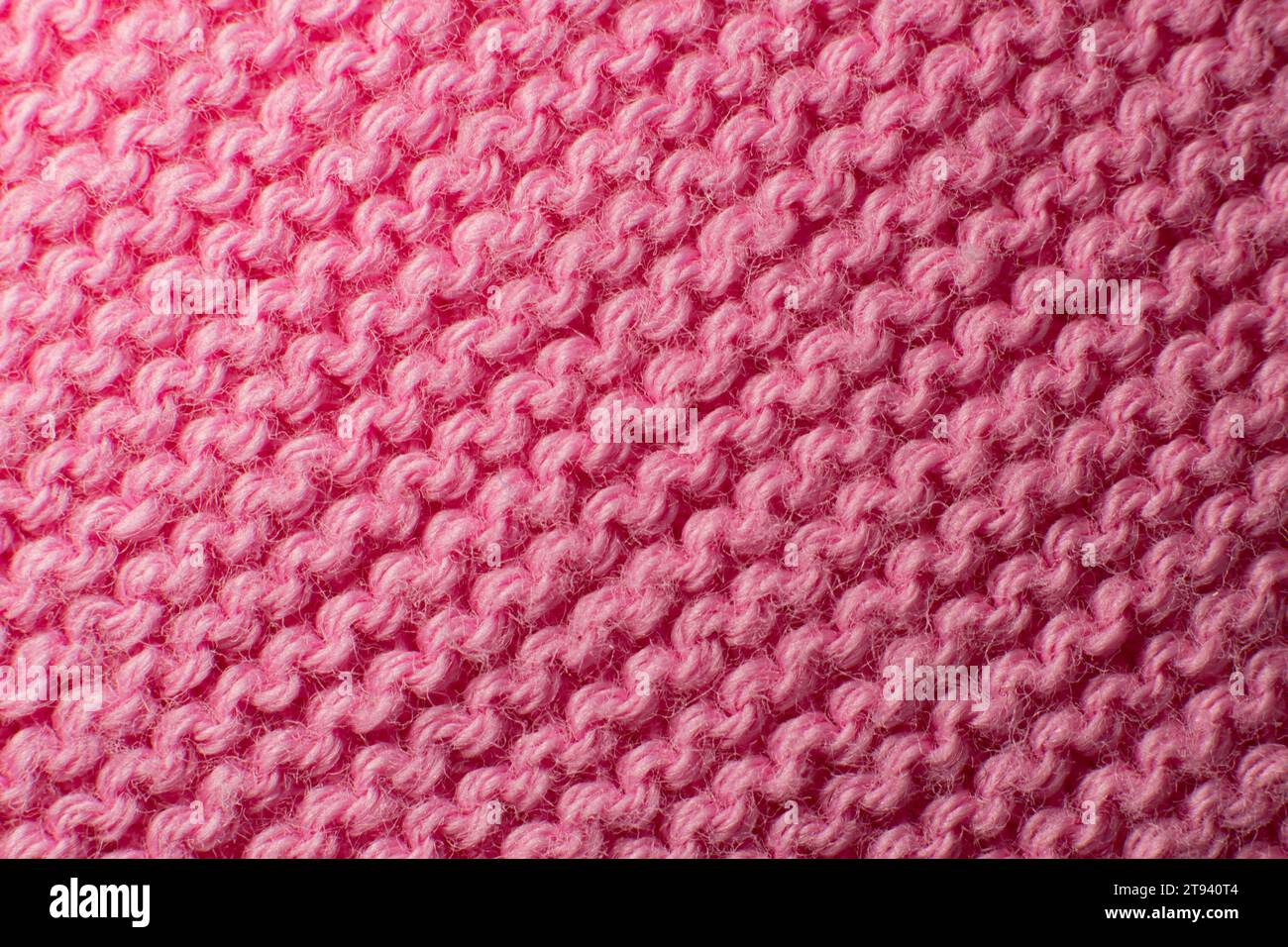 Textur des Stoffes eines rosa Pullovers. Stockfoto
