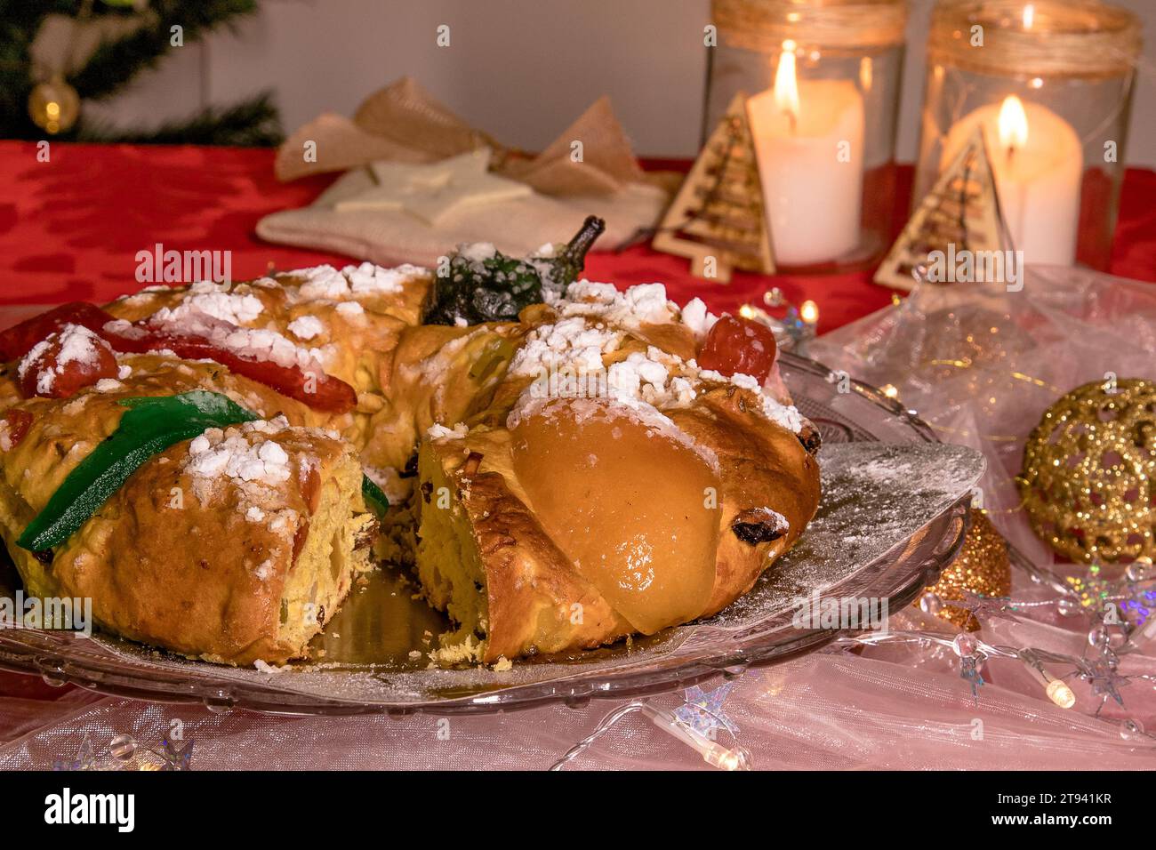 BOLO rei, typisch portugiesischer Kuchen, der auf Weihnachtsfeiern im ...