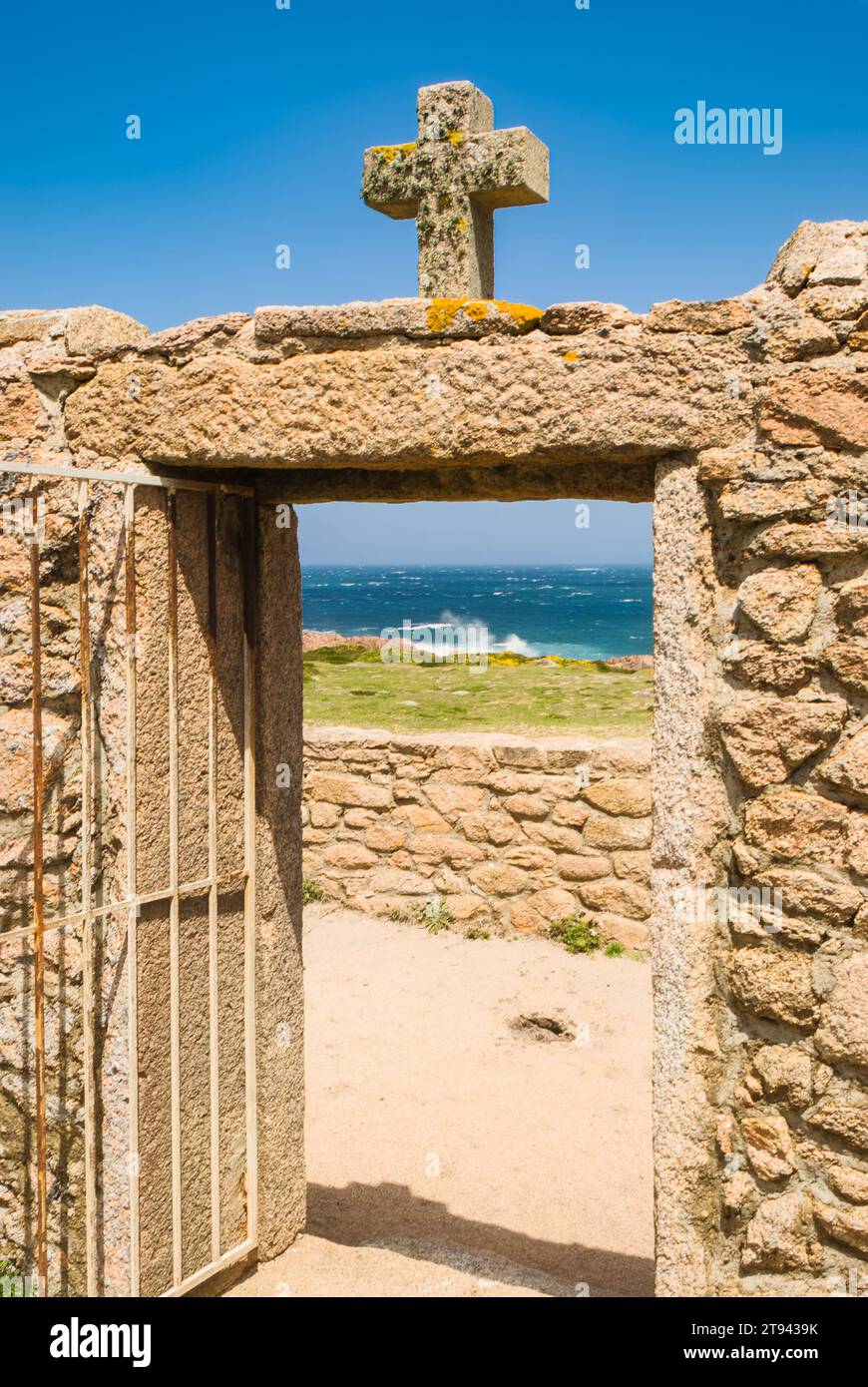 Die offene Tür des englischen Friedhofs, Camariñas, Galicien, Spanien Stockfoto