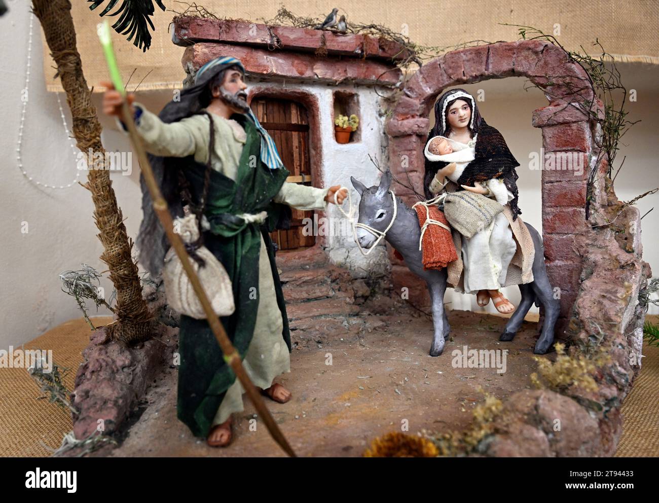 Jubiläumsausstellung von Krippen im Klementinum, die nur einmal alle 100 Jahre stattfindet, in Prag, Tschechische Republik, 22. November 2023. Die Ausstellung findet in Klementinum statt, wo 1562 die erste Krippe in den tschechischen Ländern entstand und 1923 die Jubilee Manger Scene Exhibition organisiert wurde. Eine repräsentative Ausstellung zeigt die Werke der besten zeitgenössischen Schöpfer von Krippen in der Tschechischen Republik und ist der tschechische Teil der weltweiten Feier des 800. Jahrestages der ersten Krippe von St. Franziskus von Assisi in Greccio in Stockfoto