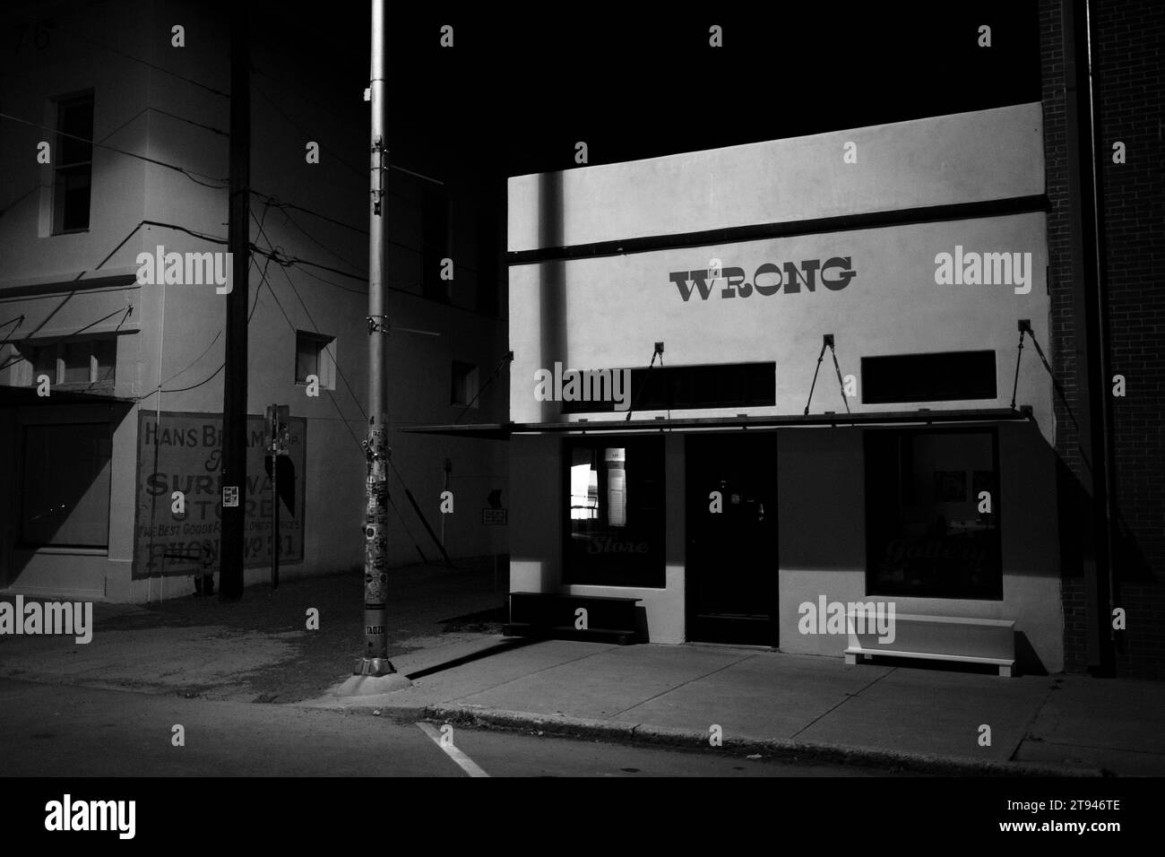 Falscher Laden bei Nacht in Marfa, Texas Stockfoto