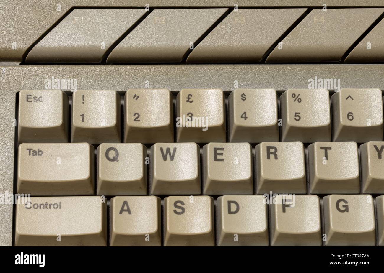 Alte PC-16-Bit-Computer, primitive Computer aus den 1980er und 1990er Jahren Stockfoto