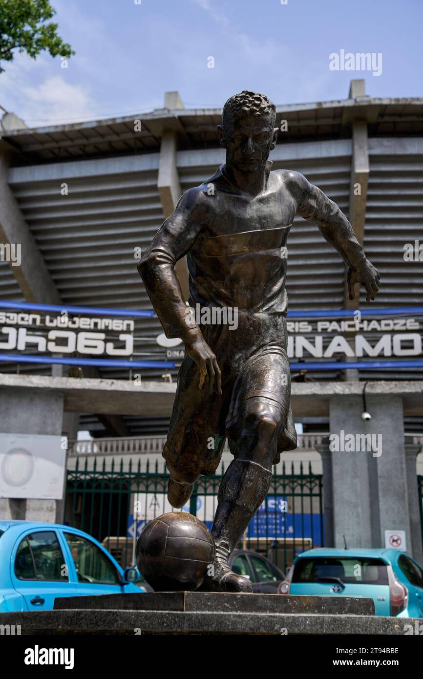 Statue von Boris Paitschadse, georgischer Fussballspieler, Nationalstadion, Boris-Paitschadse-Dinamo-Arena, Stadtteil Didube, Tiflis, Georgien Stockfoto