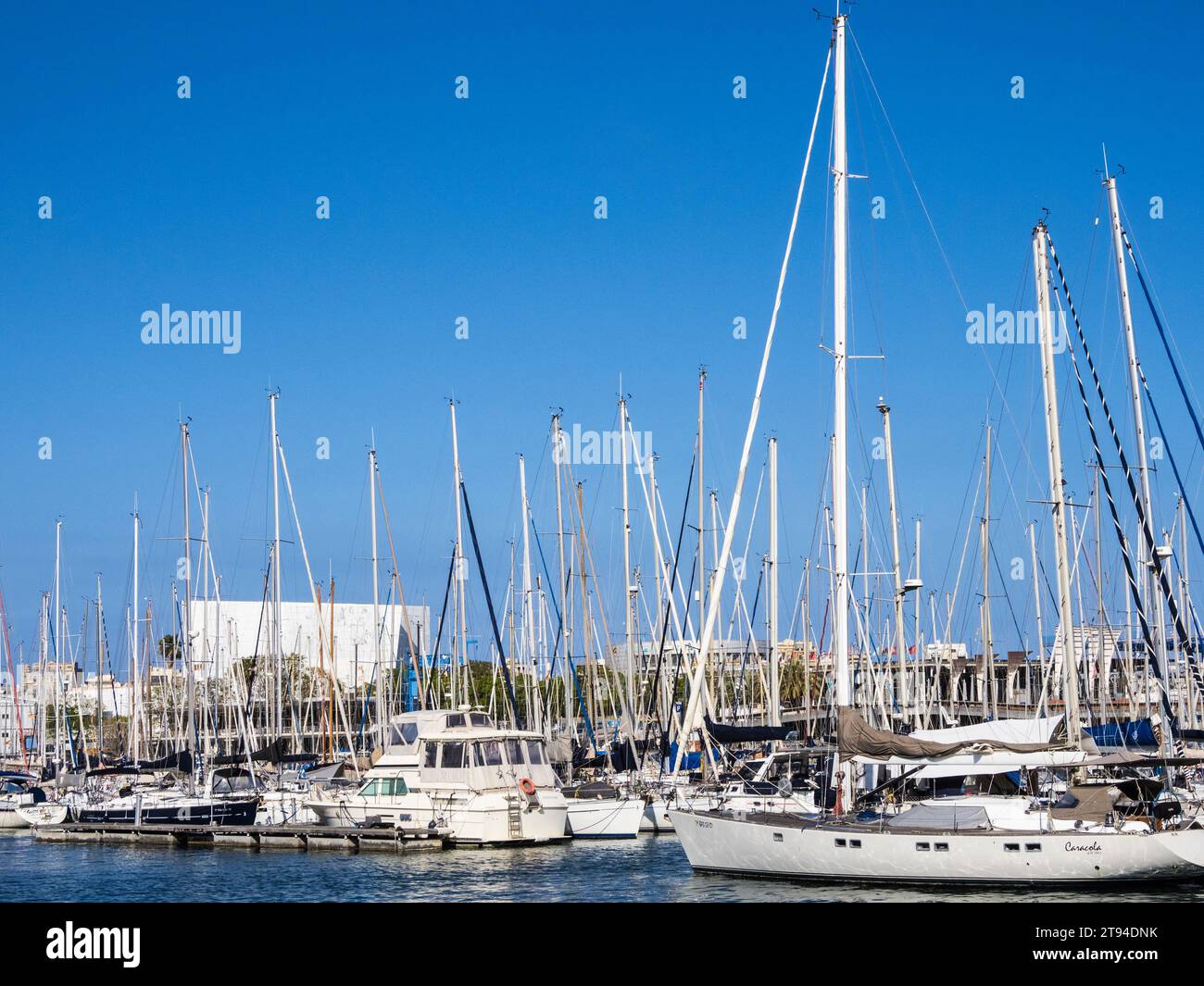 Boote im Hafen von Port Vell in Barcelona, Spanien Stockfoto