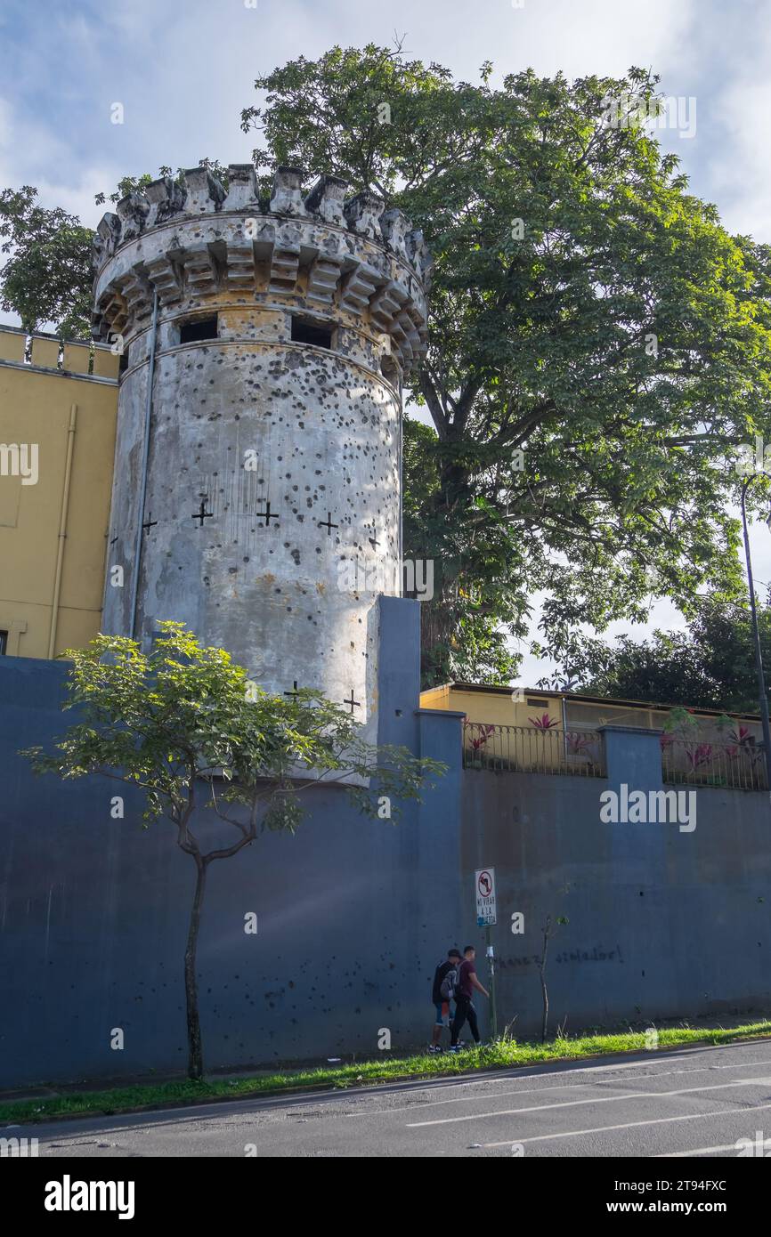 Mauern und Turm des Nationalmuseums in der Stadt San Jose, Hauptstadt von Costa Rica Stockfoto