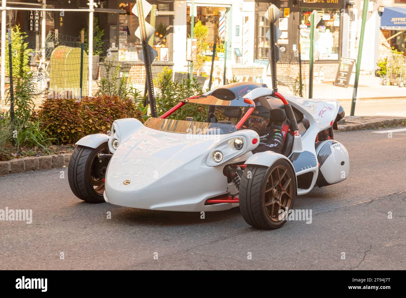 Campagna T-Rex Trike in Arctic while, Greenwich Village, New York City, Vereinigte Staaten von Amerika. Stockfoto