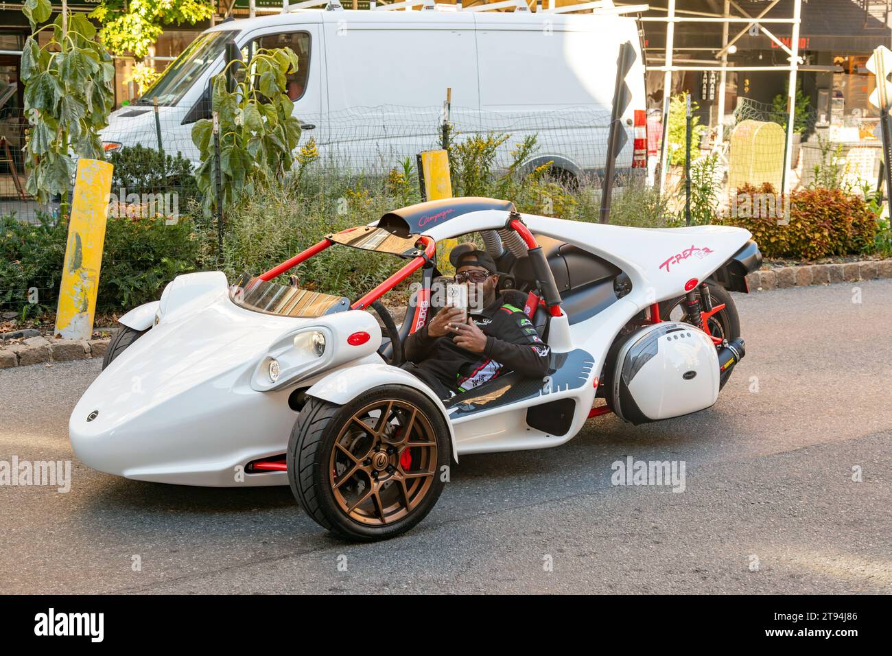 Campagna T-Rex Trike in Arctic while, Greenwich Village, New York City, Vereinigte Staaten von Amerika. Stockfoto