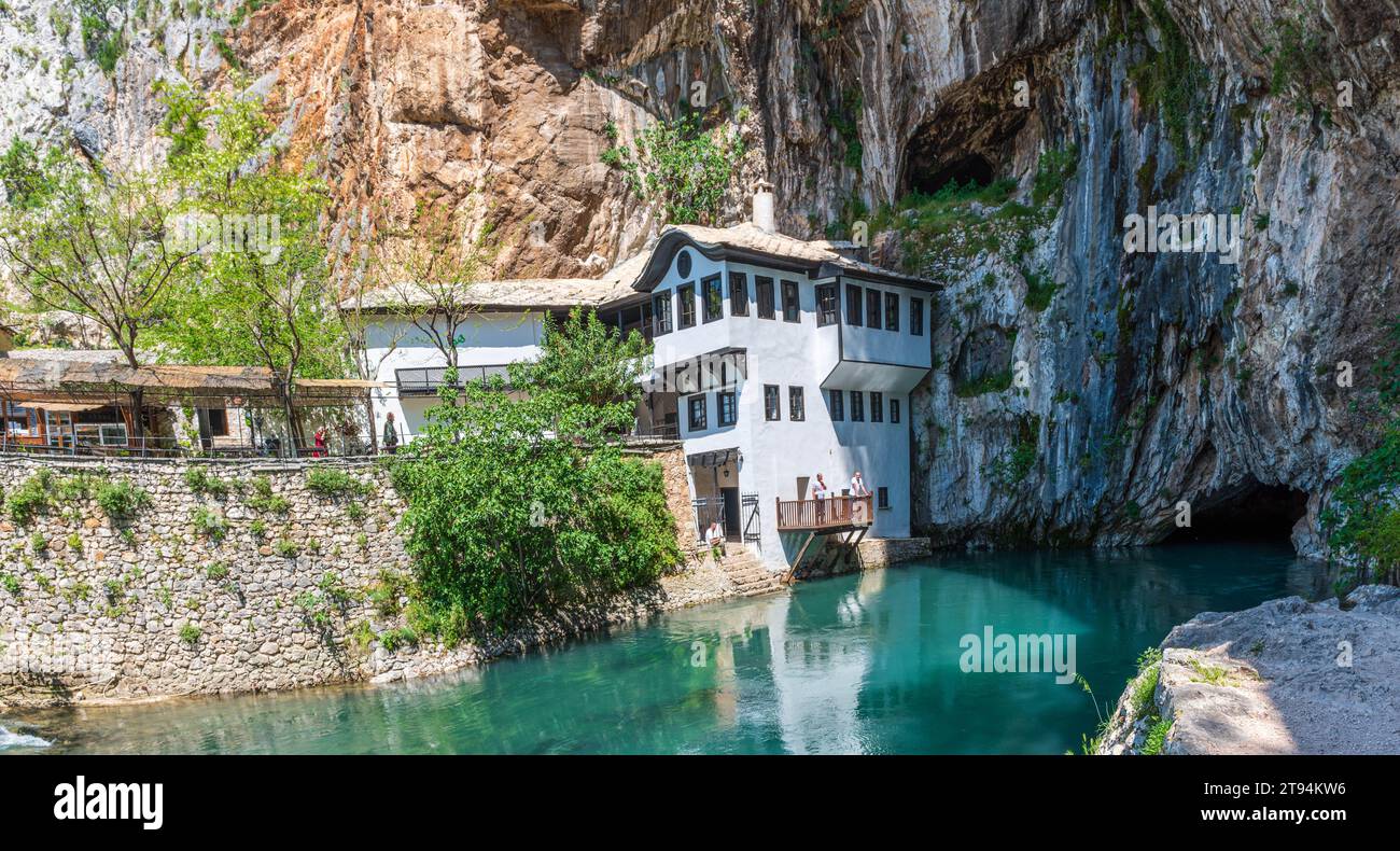 Derwischhaus in Blagaj Buna in der Nähe von Mostar in Bosnien und Herzegowina Stockfoto