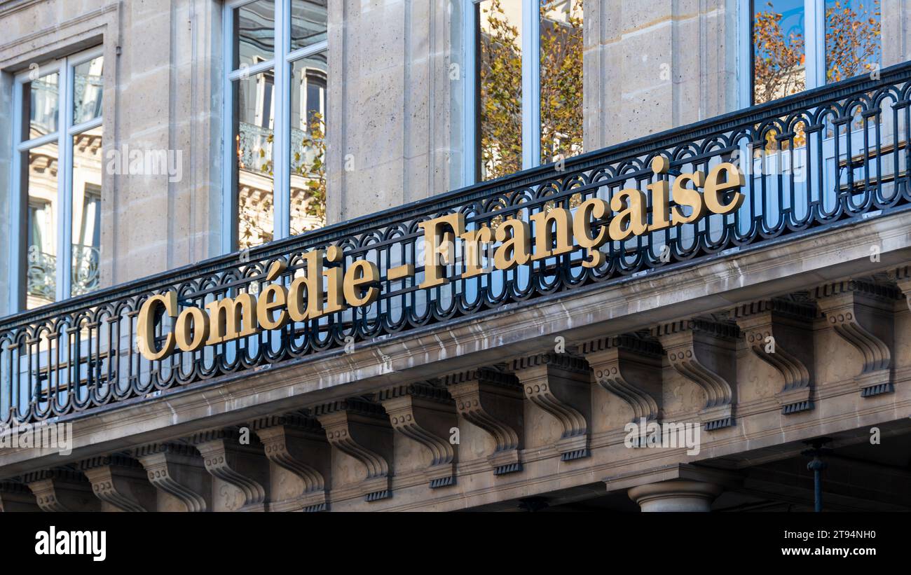 Schild an der Fassade der Théâtre de la Comédie-Francaise, auch Théâtre-Francaise oder Le Francaise genannt, einer 1680 gegründeten französischen Kulturinstitution Stockfoto