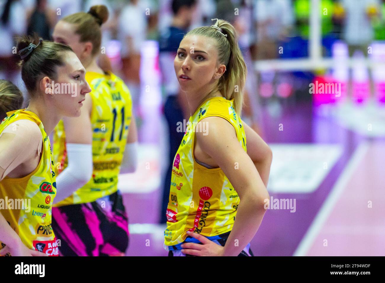 Treviso, Treviso, Italien. November 2023. Sarah Fahr von Prosecco Doc Imoco Conegliano wurde vor dem Volleyballspiel der LVF Serie A1 2023/24 zwischen Prosecco Doc Imoco Conegliano und Roma Volley Club im Palaverde-Stadion in Treviso, Italien, gesehen. (Kreditbild: © Alberto Gardin/ZUMA Press Wire) NUR REDAKTIONELLE VERWENDUNG! Nicht für kommerzielle ZWECKE! Stockfoto