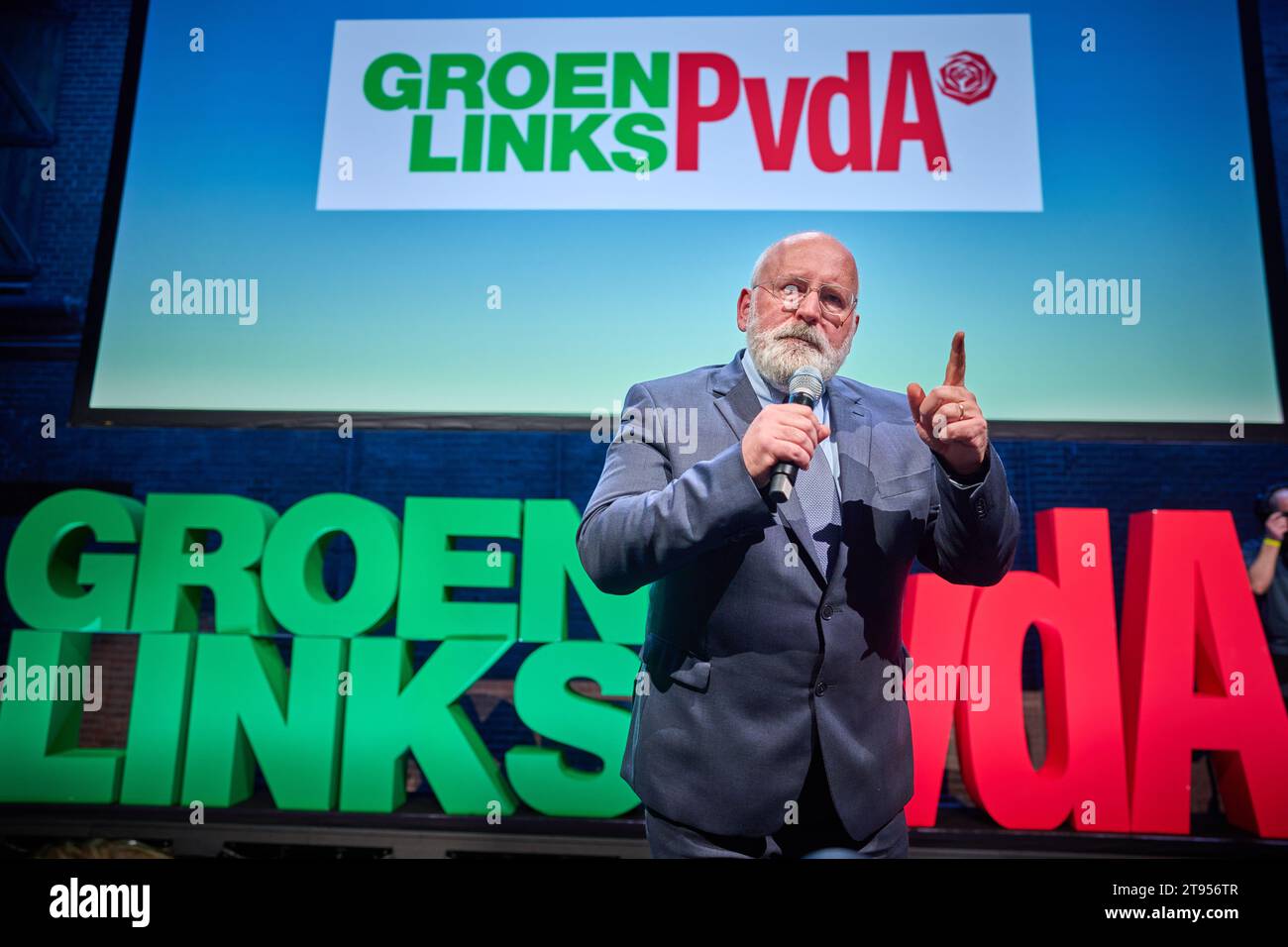 AMSTERDAM - Frans Timmermans am Ergebnisabend von GroenLinks/PvdA für die Wahlen zum Repräsentantenhaus. ANP PHIL NIJHUIS niederlande raus - belgien raus Stockfoto
