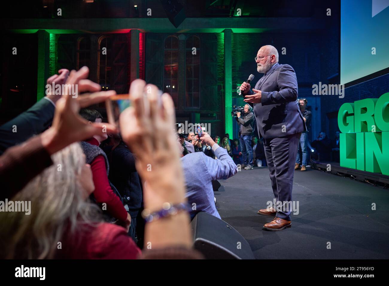 AMSTERDAM - Frans Timmermans am Ergebnisabend von GroenLinks/PvdA für die Wahlen zum Repräsentantenhaus. ANP PHIL NIJHUIS niederlande raus - belgien raus Stockfoto