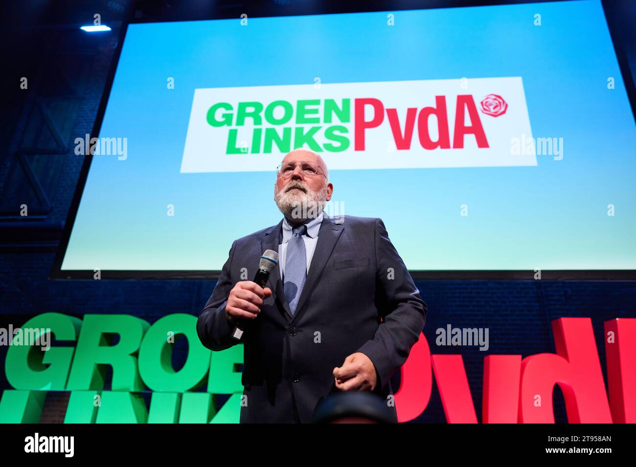 AMSTERDAM - Frans Timmermans am Ergebnisabend von GroenLinks/PvdA für die Wahlen zum Repräsentantenhaus. ANP PHIL NIJHUIS niederlande raus - belgien raus Stockfoto