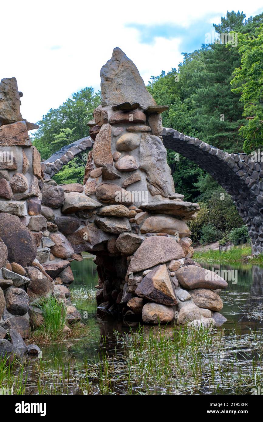 Rakotzbrücke am Rakotzsee im Rhododendron-Park, Deutschland, Sachsen, Kromlau Stockfoto