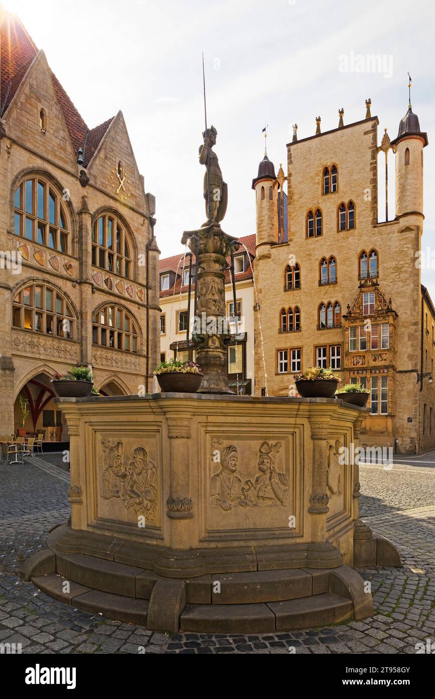 Historischer Marktplatz mit Rolandbrunnen mit Rathaus und Tempelhaus, Deutschland, Niedersachsen, Hildesheim Stockfoto