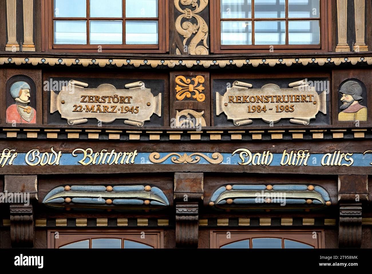 Fassadendetail am Wedekindhaus, historisches Fachwerkhaus im Renaissancestil, Deutschland, Niedersachsen, Hildesheim Stockfoto