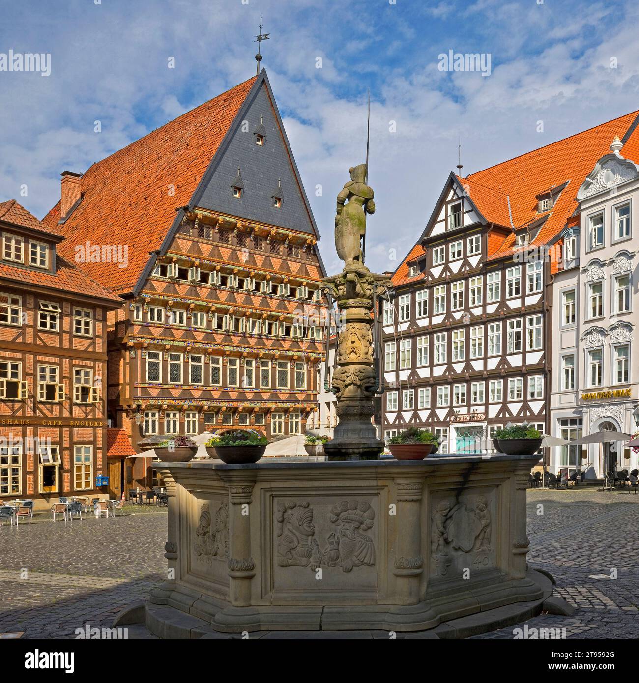 Historischer Marktplatz mit Rolandbrunnen, Baeckeramtshaus und Knochenhaueramtshaus, Deutschland, Niedersachsen, Hildesheim Stockfoto