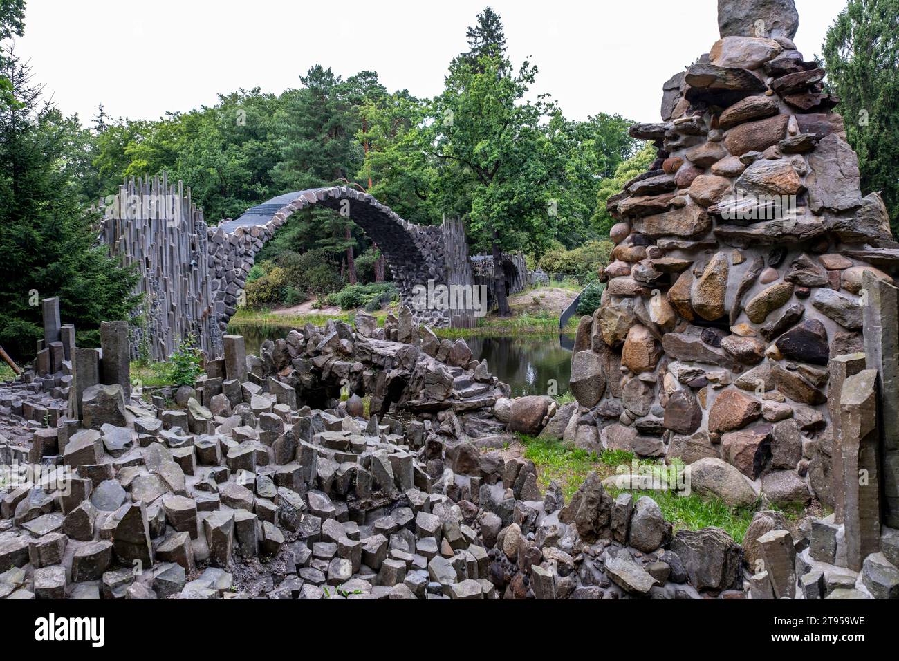 Rakotzbrücke am Rakotzsee im Rhododendron-Park, Deutschland, Sachsen, Kromlau Stockfoto