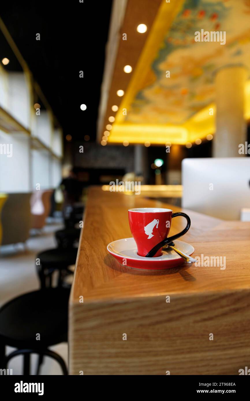 Traditionelles Wiener Kaffeehaus, gastronomisches Etablissement, Kaffeehauskultur Wien, Österreich Stockfoto