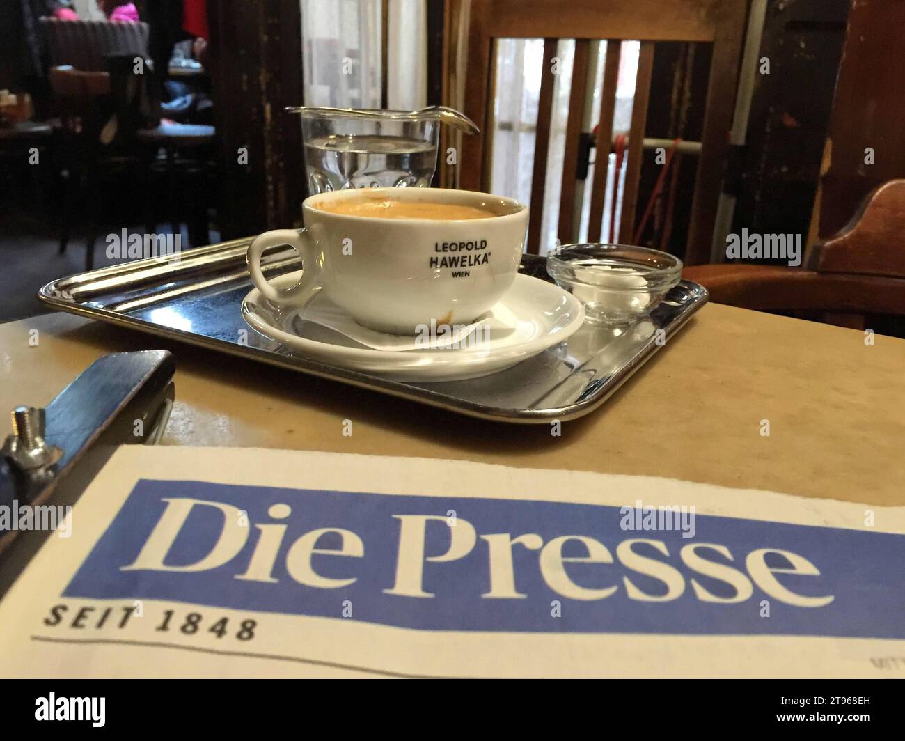 Traditionelles Wiener Kaffeehaus, gastronomisches Etablissement, Kaffeehauskultur Wien, Österreich Stockfoto