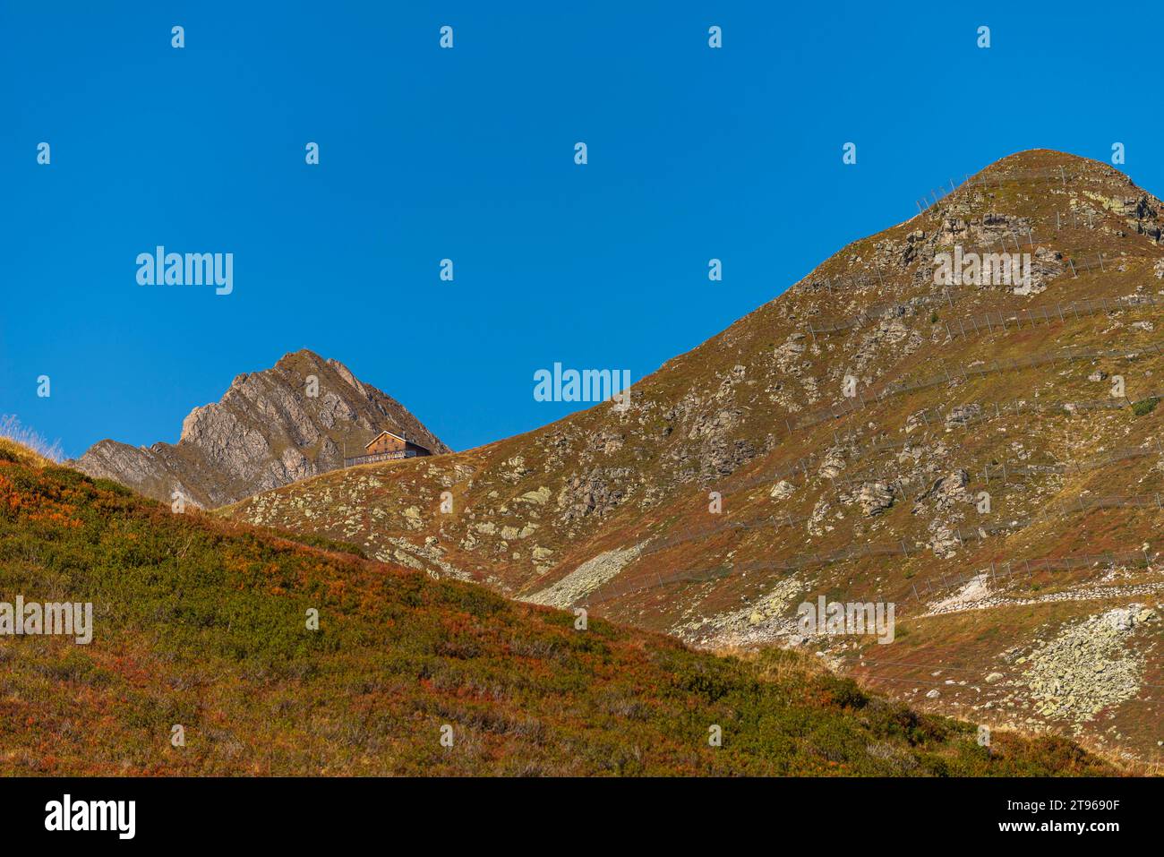 Almhütte Tuxer-Joch-Haus (2131m), oberhalb der Zwischenstation Sommerbergalm (2) (100m) der Hintertuxer Gletscherbahn, Alpenberg Stockfoto