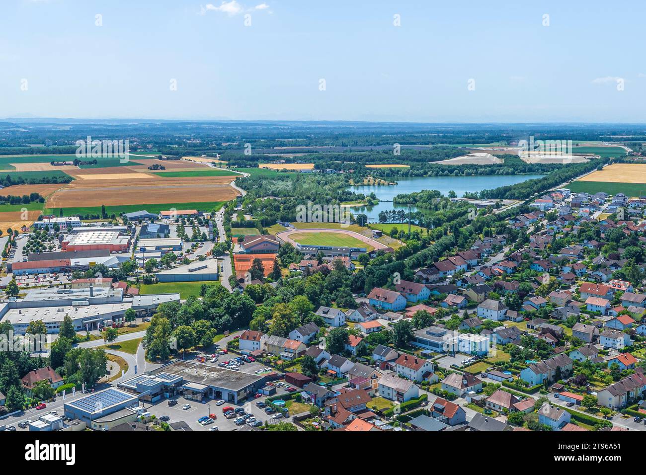 Aus der Vogelperspektive auf die kleine Stadt Pocking im niederbayerischen Kurdreieck Stockfoto