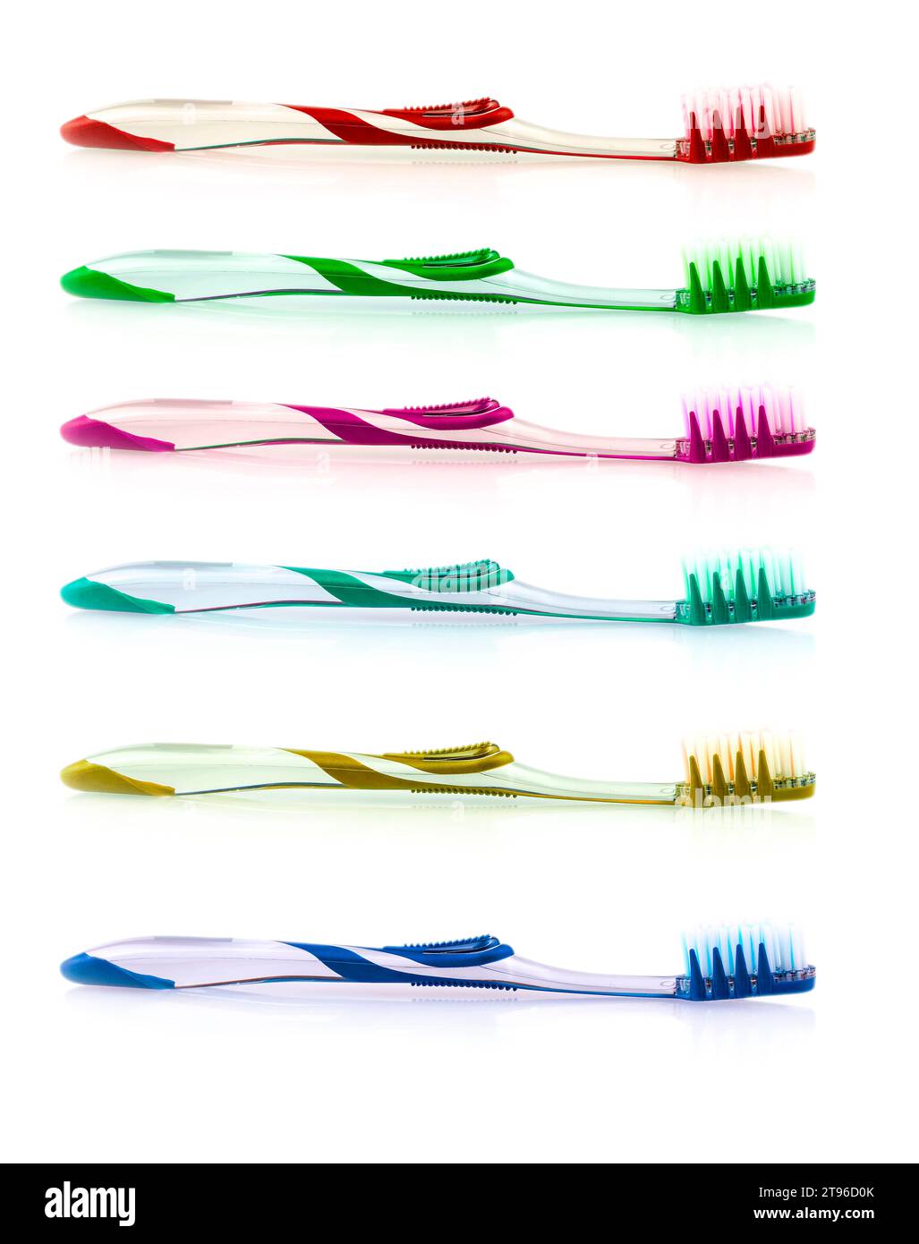 Das Set der neuen farbigen Zahnbürste mit Reflexion isoliert auf weißem Hintergrund Stockfoto