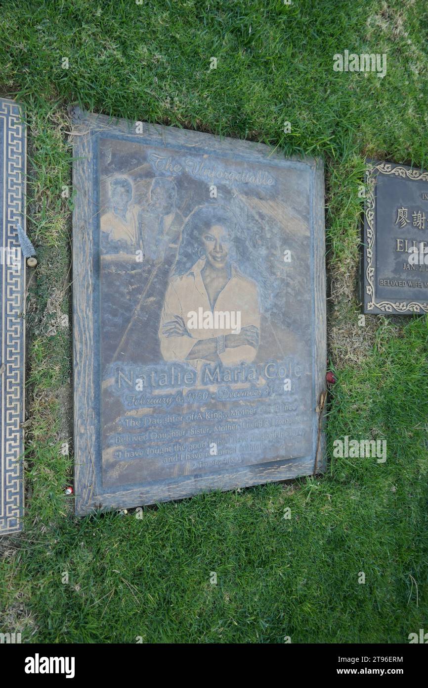 Glendale, Kalifornien, USA 21. November 2023 Sängerin Natalie Cole Grave in Garden of Honor im Court of Freedom im Forest Lawn Memorial Park am 21. November 2023 in Glendale, Kalifornien, USA. Foto: Barry King/Alamy Stock Photo Stockfoto