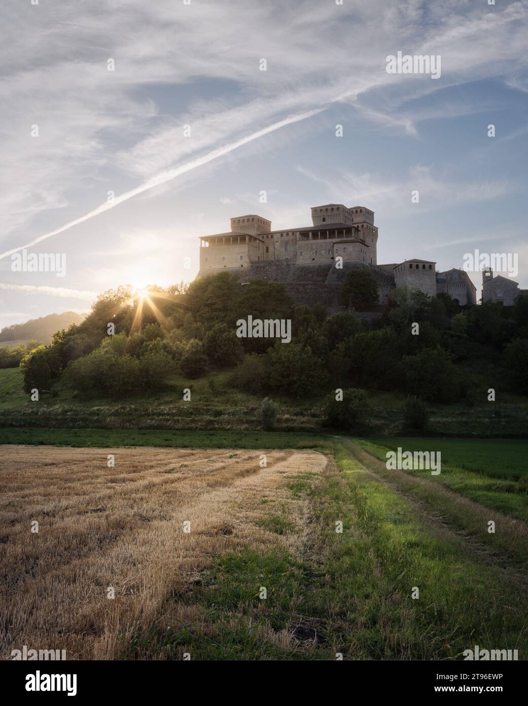 Sommersonnenuntergang im Schloss Stockfoto