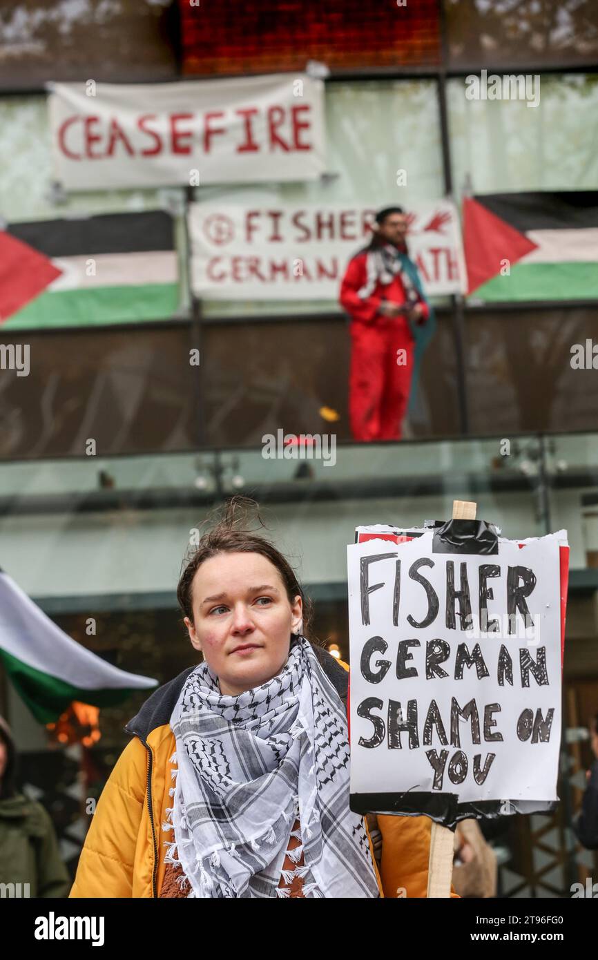Ein Aktivist Hlt Ein Plakat Mit Der Aufschrift