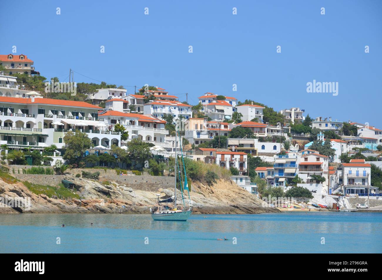 Griechenland, Nordägäis, Ikaria Island Village Armenistis und der Strand Stockfoto