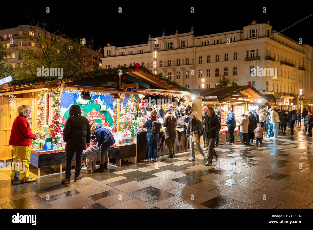 Berühmter weihnachtsmarkt in Budapest Ungarn. Es gibt auf dem Worosmarty Platz neben der Vaci und Fashion Street Stockfoto