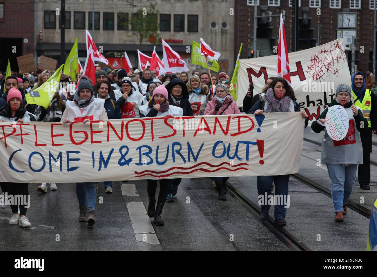 Niedersachsen, Hannover, Beschäftigte der Medizinischen Hochschule Hannover demonstrieren am Donnerstag in Hannover, *** Niedersachsen, Hannover, Mitarbeiter der Medizinischen Hochschule Hannover demonstrieren am Donnerstag in Hannover, Stockfoto