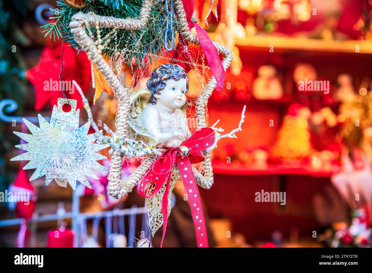 Brasov, Rumänien. Handgemachte Dekoration, Wintersaison, Weihnachtsmarkt in Transsilvanien. Stockfoto