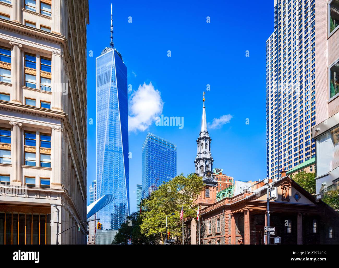 New York, Vereinigte Staaten von Amerika - Manhattan Skyline mit One World, dem höchsten Wolkenkratzer Amerikas (USA). Stockfoto