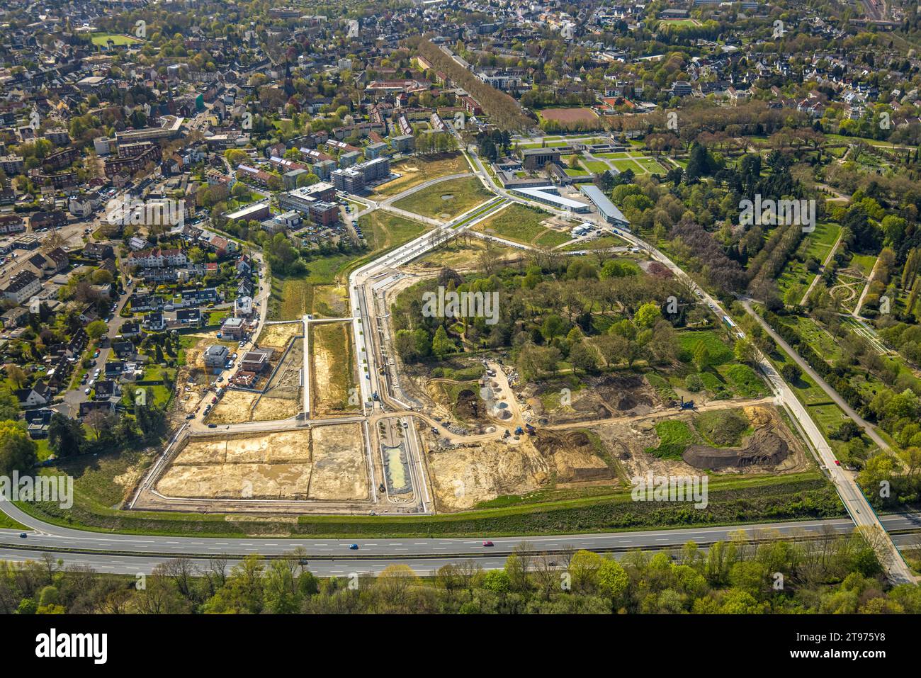 Aus der Vogelperspektive, Ostpark Quartier Feldmark, Baustelle des ehemaligen alten Friedhofs, Krematorium, Freiwillige Feuerwehr Bochum, Evangelische Universität of Stockfoto