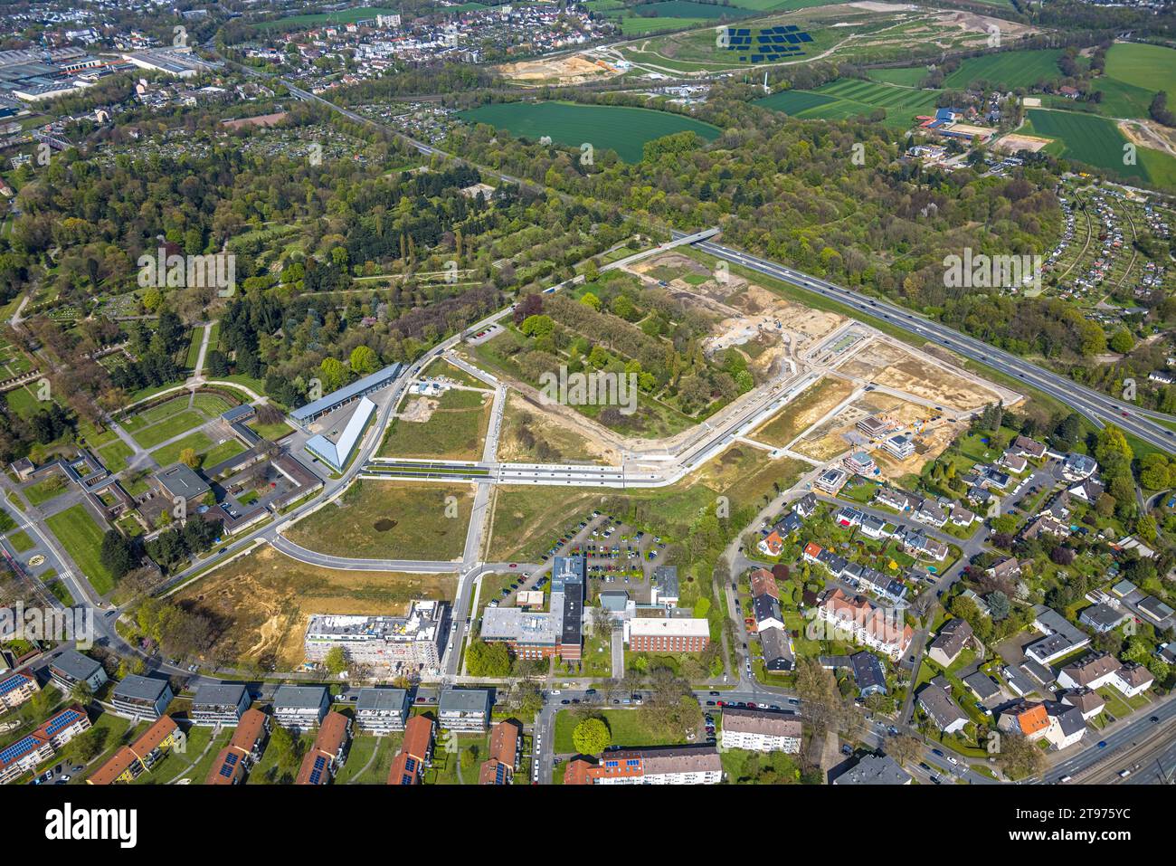 Aus der Vogelperspektive, Ostpark Quartier Feldmark, Baustelle des ehemaligen alten Friedhofs, Krematorium, Freiwillige Feuerwehr Bochum, Evangelische Universität of Stockfoto