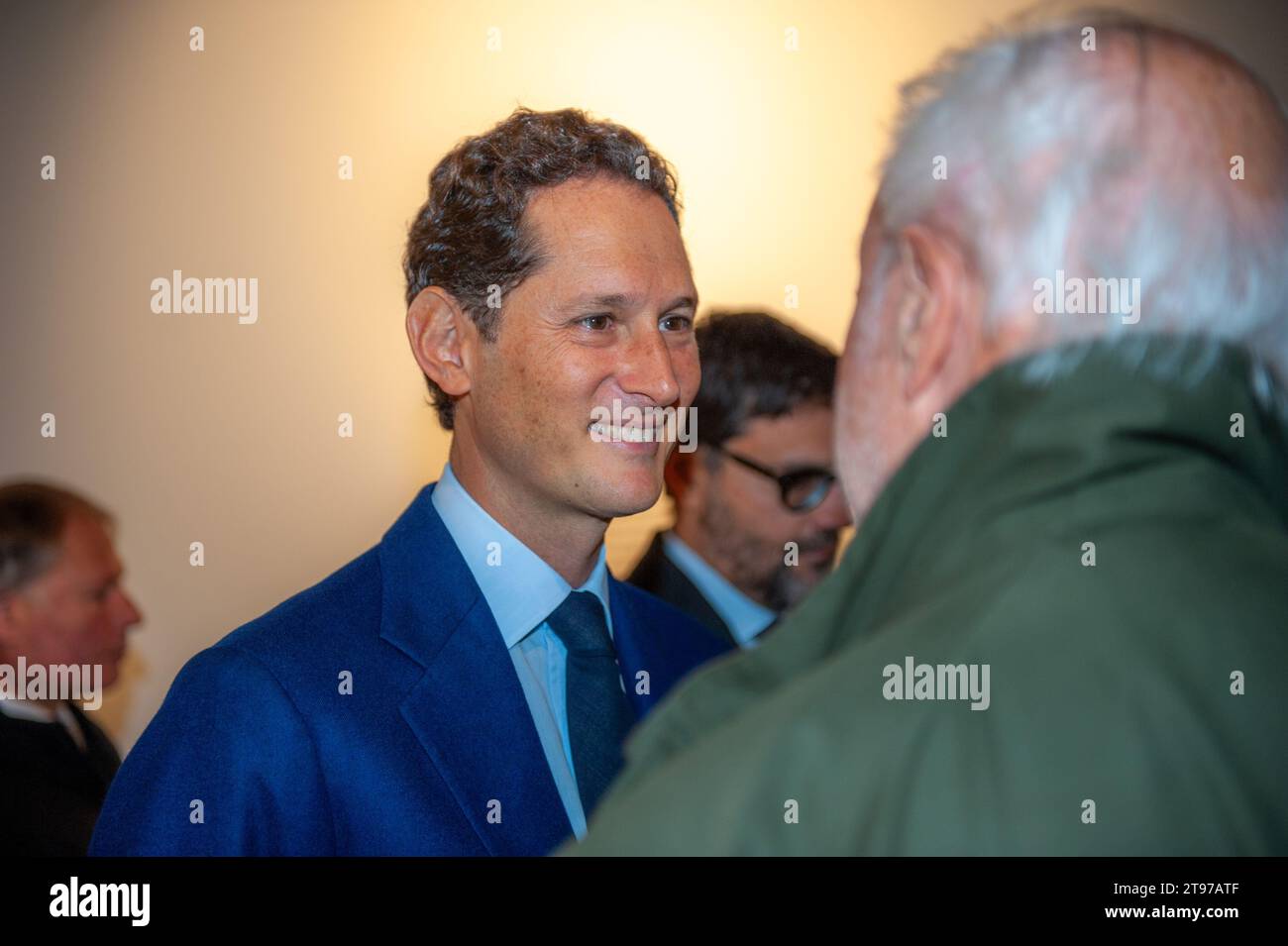 Turin (Italien) 23/2023 Ein lächelnder John Elkann trifft den Präsidenten der Turiner Industriellen im Museo nazionale dell'Automobile Stockfoto