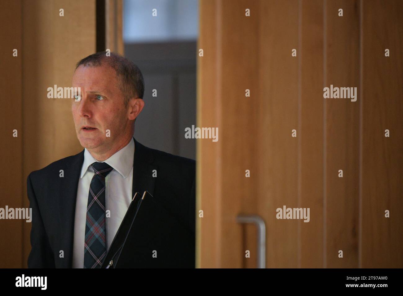 Edinburgh Schottland, Vereinigtes Königreich 23. November 2023. Kabinettssekretär für NHS Recovery, Gesundheit und soziale Versorgung Michael Matheson MSP im schottischen Parlament für erste Ministerfragen. Credit sst/alamy Live News Stockfoto