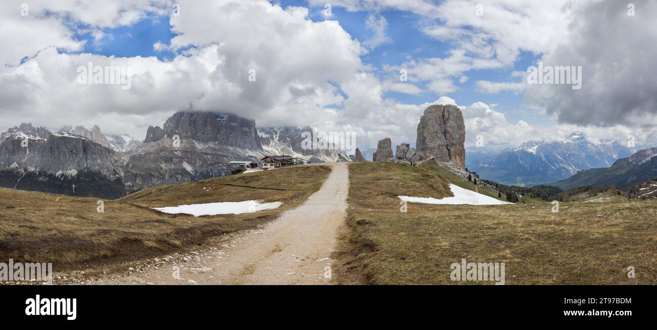 Wunderschöne Landschaft in den Dolomiten, fünf Türme (Cinque Torri) Italien Stockfoto