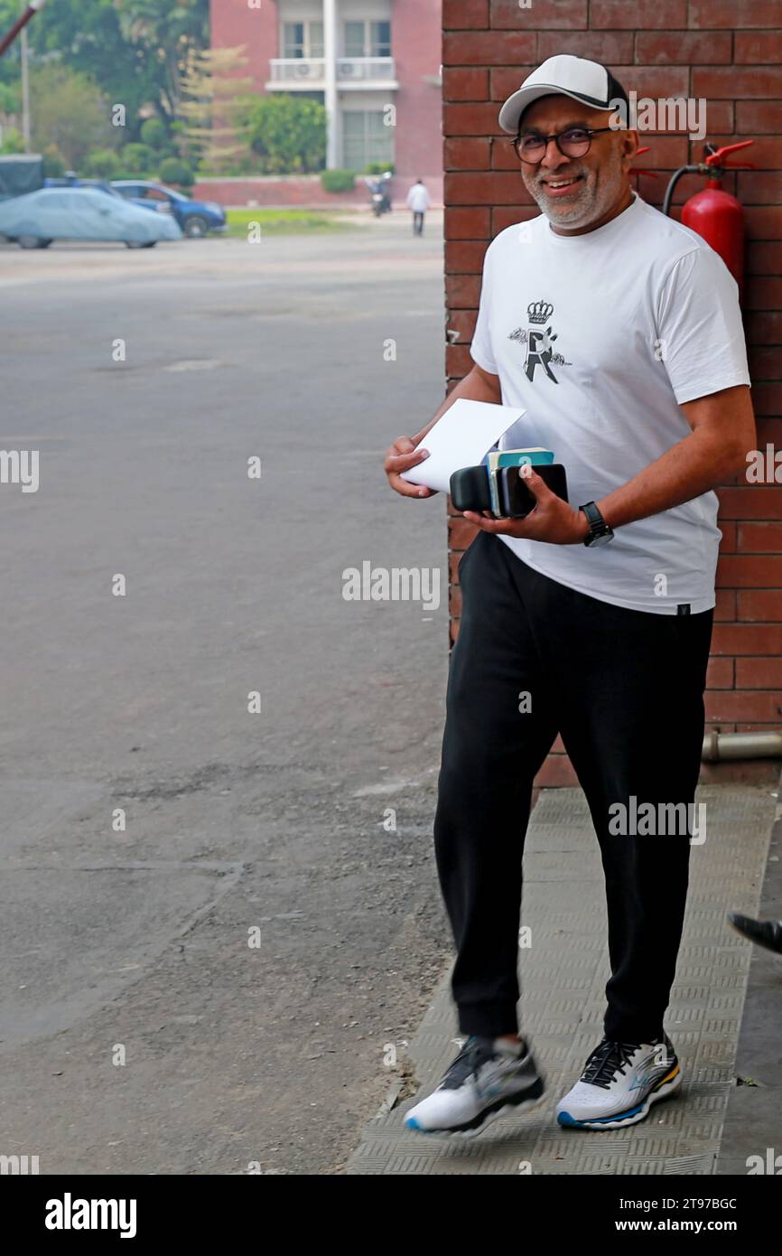 Chandika Hathurusingha, Cheftrainer des Bangladesch Cricket Teams, besucht zum ersten Mal das Hauptquartier des Bangladesch Cricket Board (BCB) seit dem WM-Debakel in Ind Stockfoto