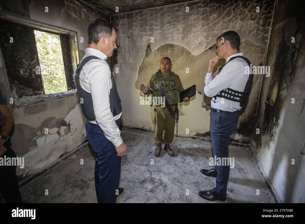 Der spanische Premierminister Pedro Sanchez (L) und Premierminister