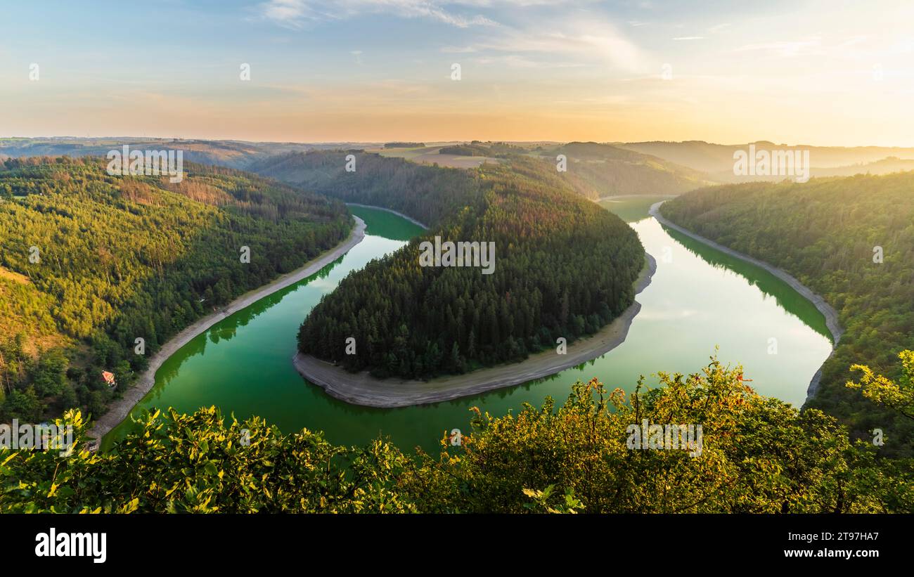 Deutschland, Thüringen, Saale-Bogen bei Sonnenuntergang Stockfoto