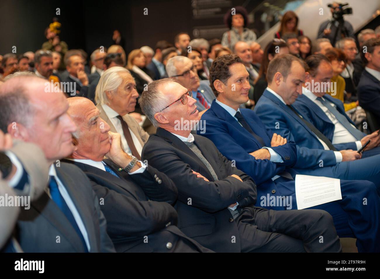 Turin (Italien) 23/2023 John Elkann (Stellantis), Carlos Tavares (Stellantis), Alberto Cirio (Region Piemont), Stefano Lo Russo (Stadt Turin) Stockfoto