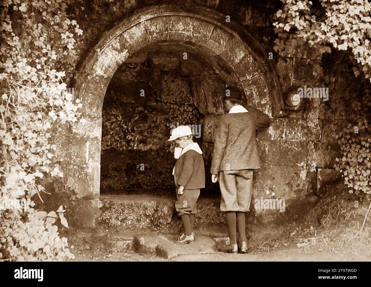 Robin Hood's Well, Studley Royal Park, viktorianische Zeit Stockfoto